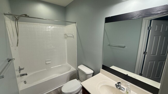 Building Photo - River Oaks Townhouse