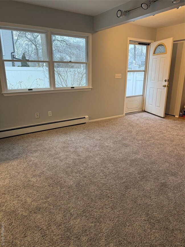 Building Photo - 5 Whitney Ln