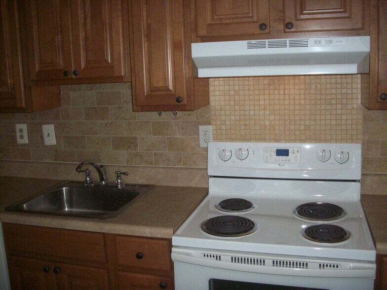 Kitchen - 22 E 6th St