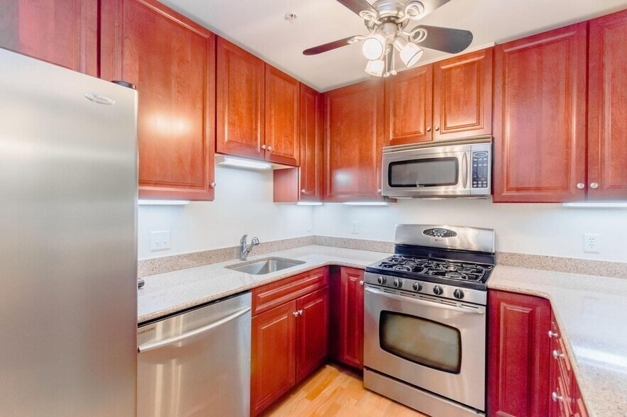 Primary Photo - 318 Rindge Ave