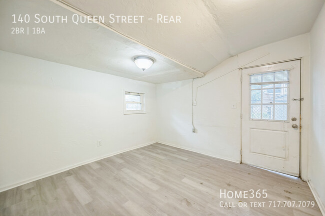 Building Photo - Charming Traditional Unit at Rear York hea...