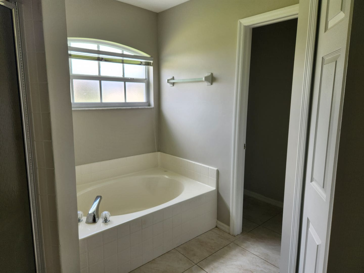 Building Photo - BEAUTIFUL 3 BR / 2 BA HOME AVAILABLE IN MIRROR LAKES
