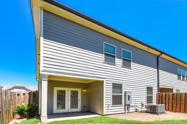 Building Photo - 1010 Smoky Mountain Springs Ln