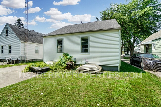 Building Photo - 818 Brookley Blvd