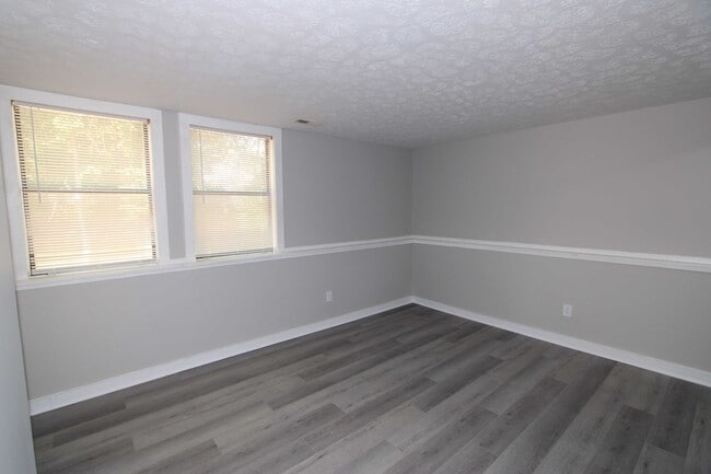Building Photo - Stunning Remodeled 4 Bed 2 Bath Home