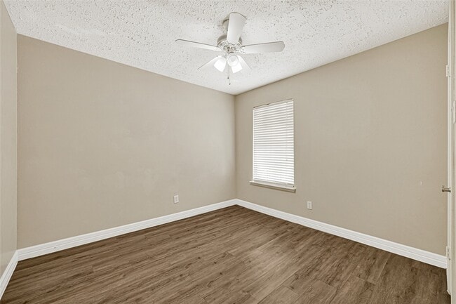 Building Photo - 12322 Meadow Ridge Dr