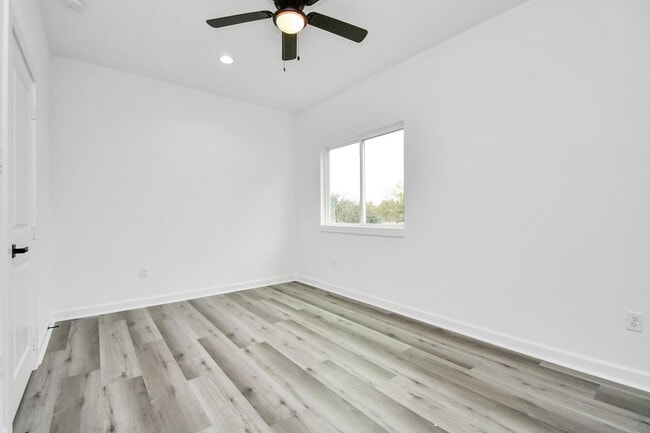 Building Photo - For Lease-Housing Vouchers Accepted | 3 Bed, 3 Bath | 1,515 Sq Ft | South Houston