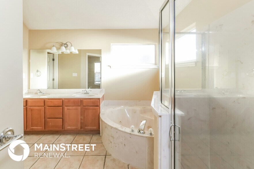 Building Photo - 9723 Tucker Creek Cove