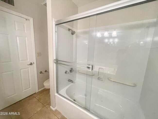 Building Photo - 508 E Angela Dr