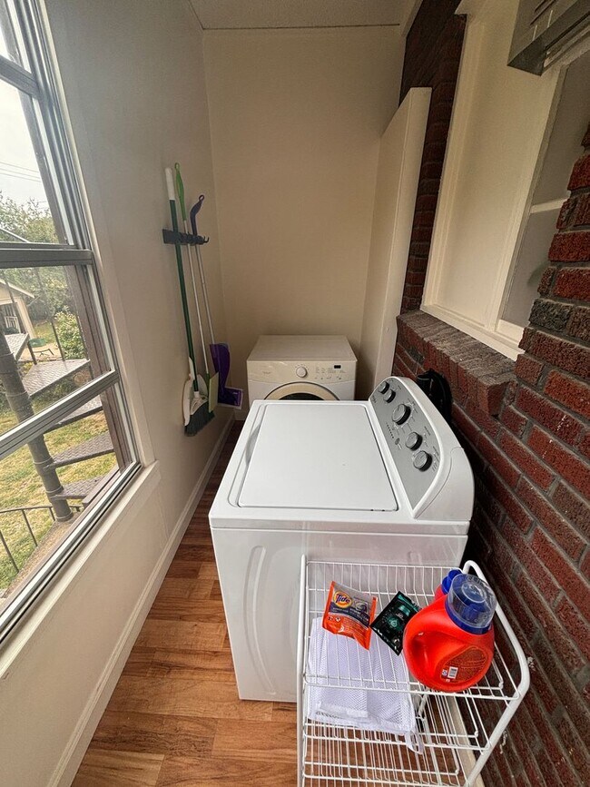 Building Photo - 217 Thayer St