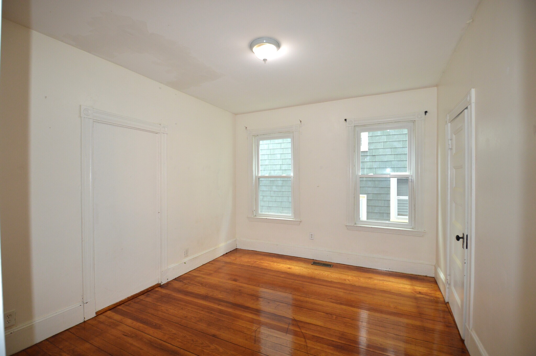 Building Photo - 10 Bucknam St