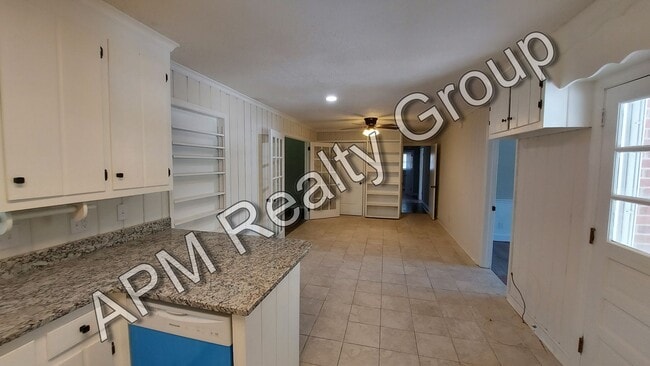 Building Photo - 1615 S Beltline Blvd