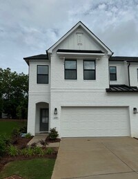 Building Photo - 6101 Mariemont Cir