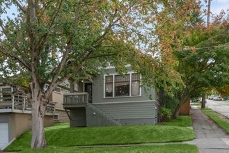 Building Photo - Craftsman Home in North Queen Anne!