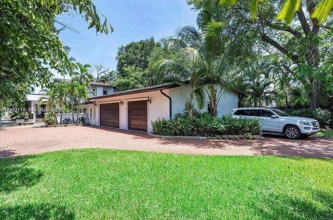 Building Photo - 800 SW 12th Ave