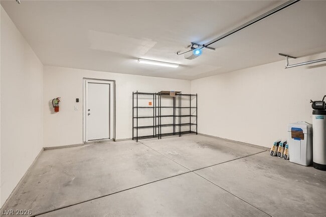 Building Photo - 25 Red Oak Canyon St