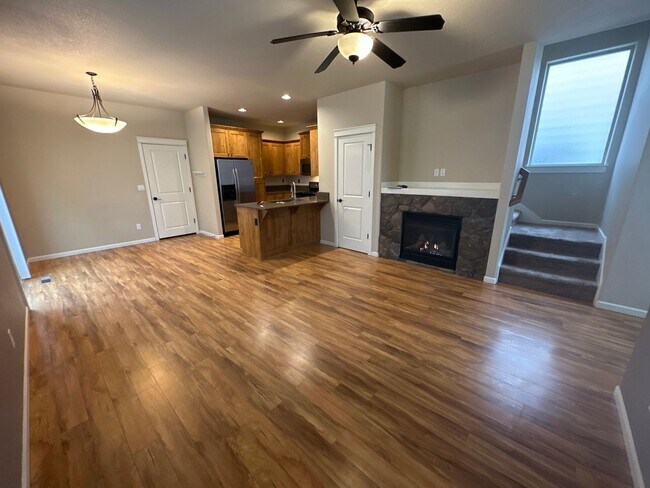 Building Photo - NE 3 Bdrm, 2.5 Bath 1450 sq ft House w/AC and Gas Heat,  All Appliances, Dbl Garage