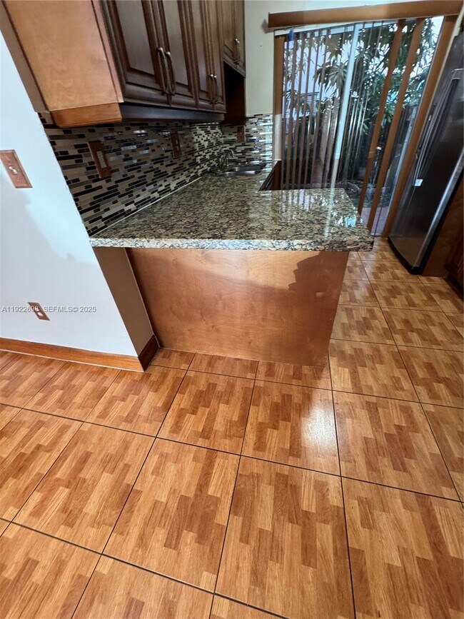 Building Photo - 8013 Lake Dr