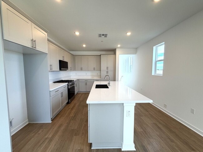 Building Photo - Brand New Construction in River Terrace Development!