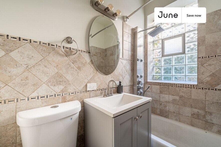 Building Photo - 3020 N Sawyer Ave