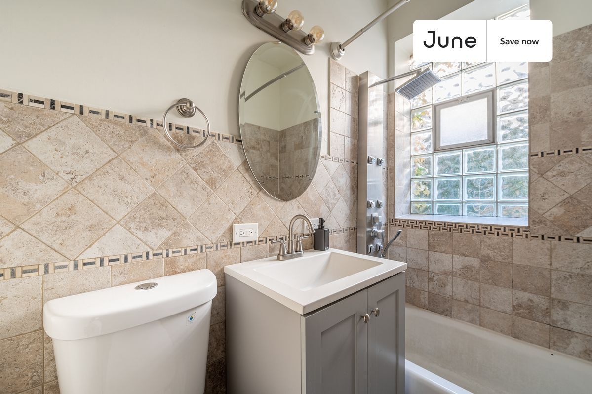 Building Photo - 3020 N Sawyer Ave