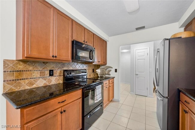 Building Photo - 673 Travers Ave