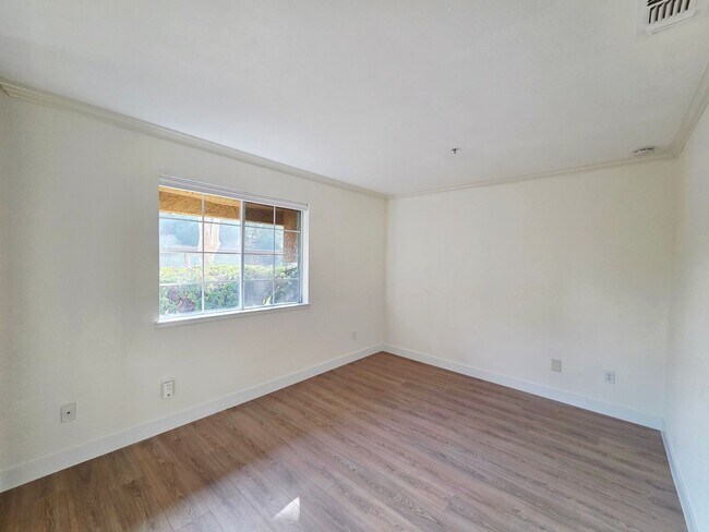 Building Photo - Large 2 Bedroom, 2 Bath Condo in San Ramon