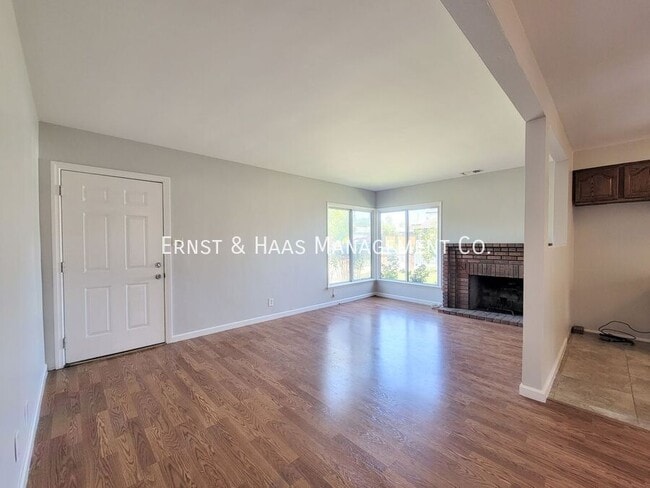 Building Photo - 3527 Pine Ave