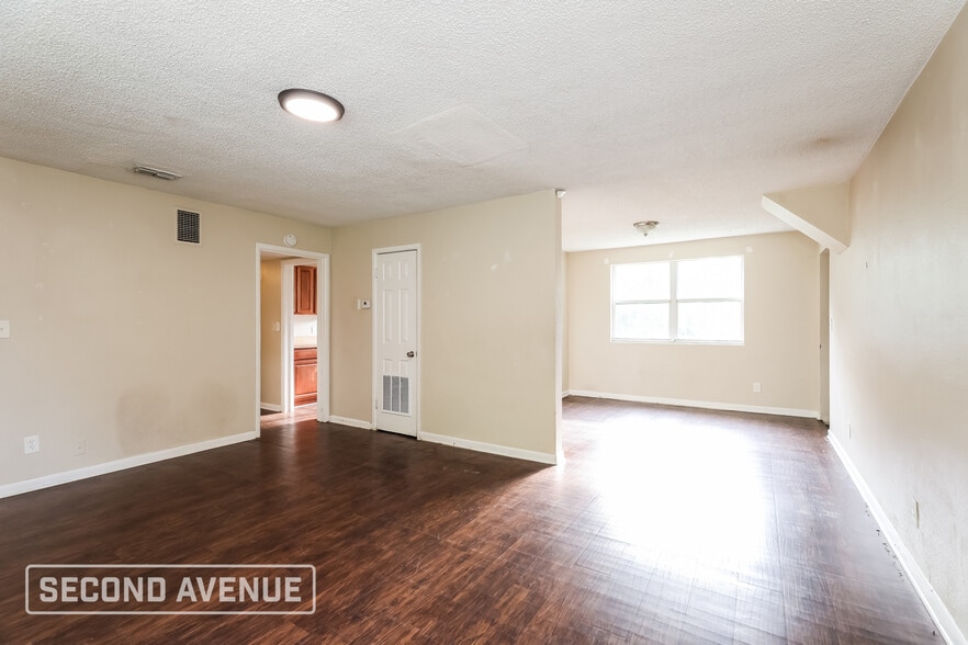 Building Photo - 1320 Bretta St
