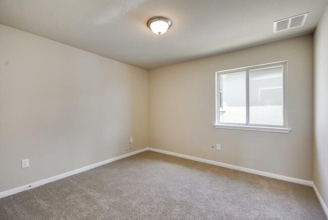 Building Photo - 621 Carly Ann Ln