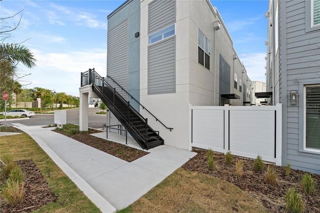 Building Photo - 850 TETBURY Lp