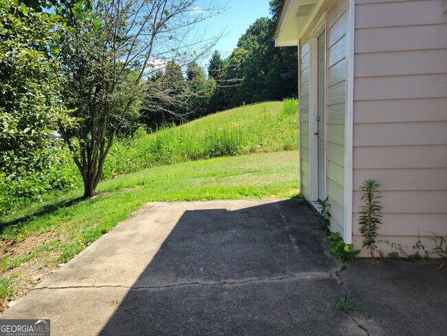 Building Photo - 400 Meadowview Dr