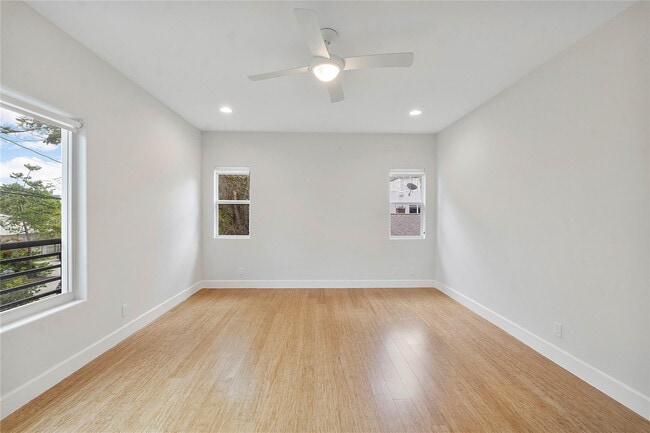 Building Photo - 825 NE 17th Way