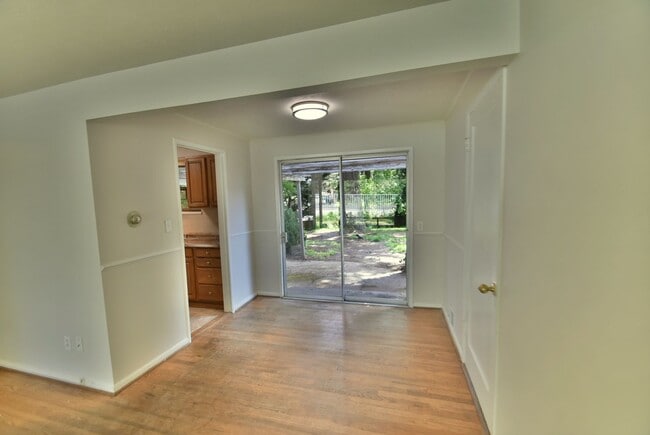 Building Photo - 3bd/1ba Seattle Home