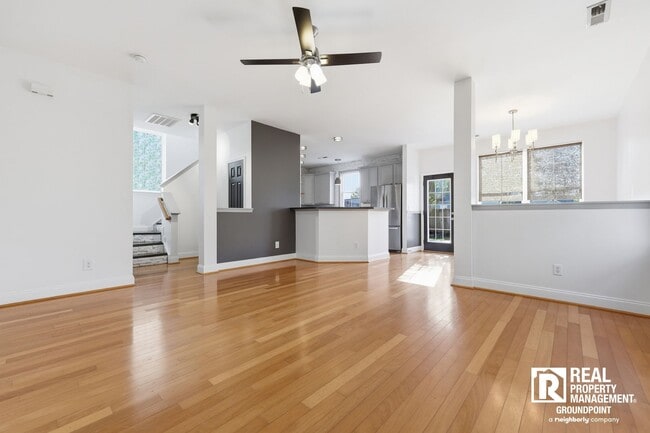 Building Photo - 4BR | 2.5BA | Balcony | Fenced Yard