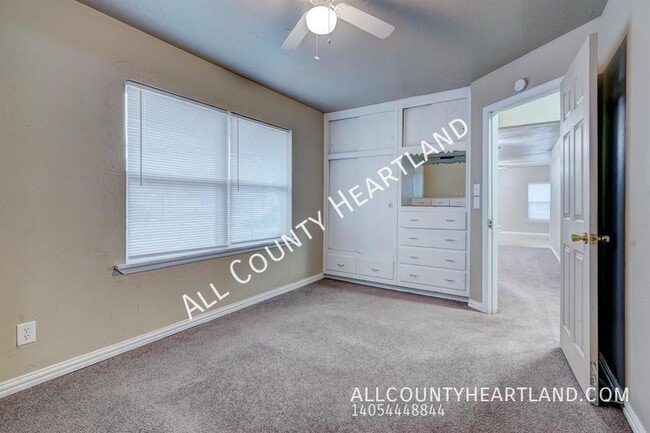 Building Photo - 3326 Willow Creek Dr