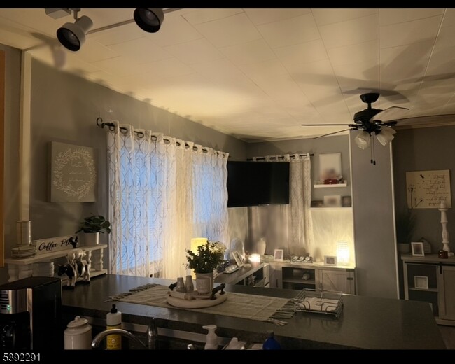 Building Photo - 17 Muzzy Rd