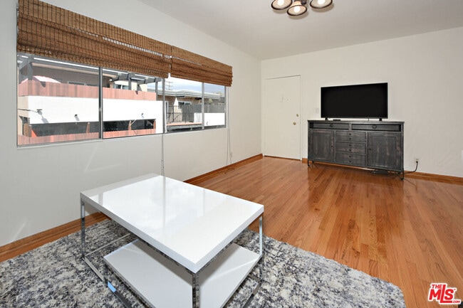 Building Photo - 3743 McLaughlin Ave