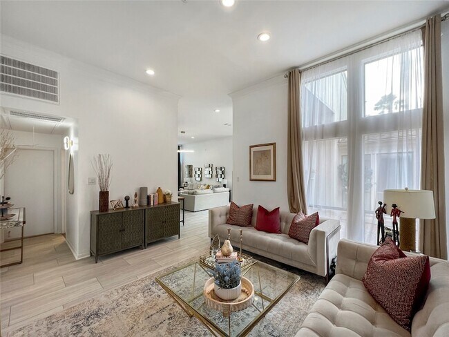 Building Photo - 2358 Binley Dr