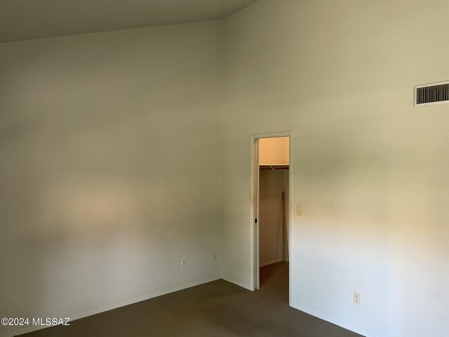 Building Photo - 5380 N Calle Del Rocio