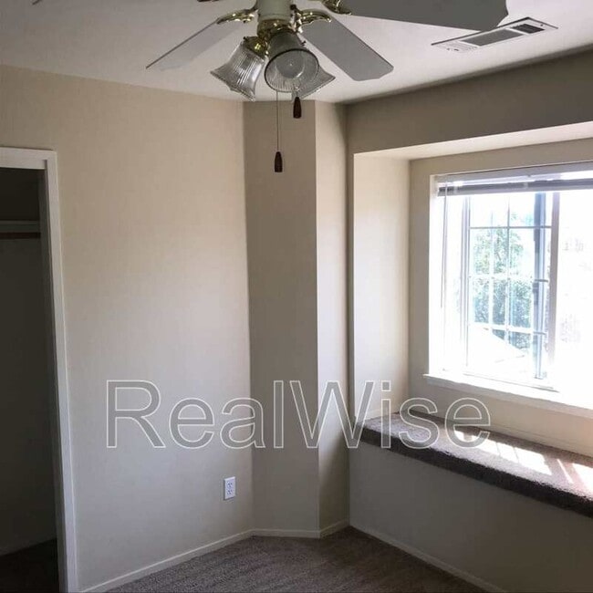 Building Photo - 2080 NE Chanel Ct
