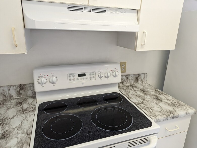 Building Photo - 3600 SW 23rd St