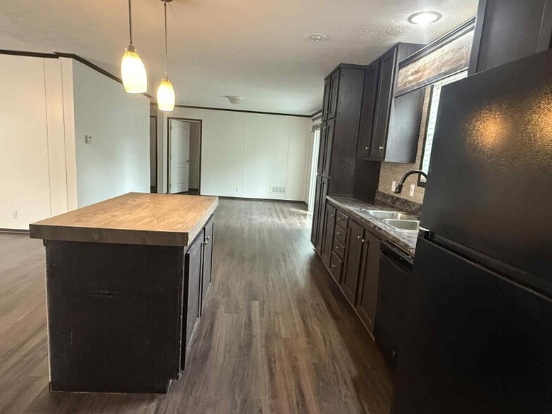 Building Photo - 1236 N Oaklane Rd