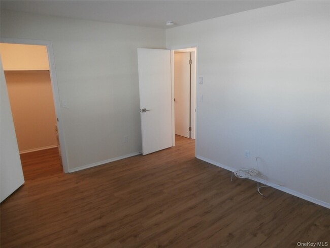 Building Photo - 1000 9th St