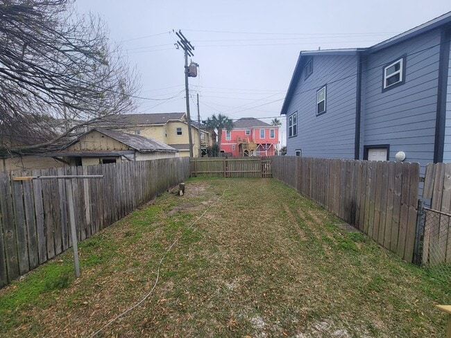 Building Photo - Located within 5 minutes of the Beach and 5 minutes UTMB