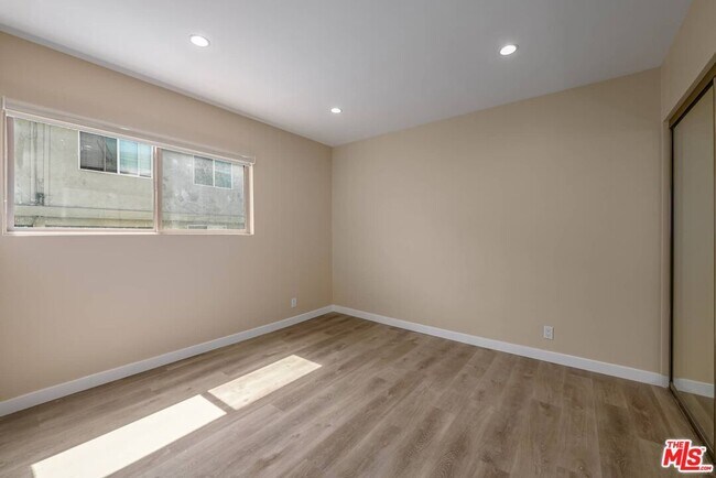 Building Photo - 1553 S Saltair Ave