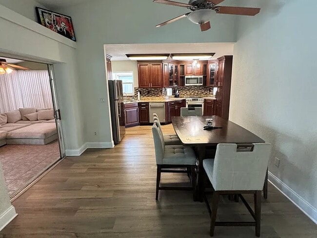 Building Photo - 3 Bed/2 Bath Clearwater Home with Pool: Av...