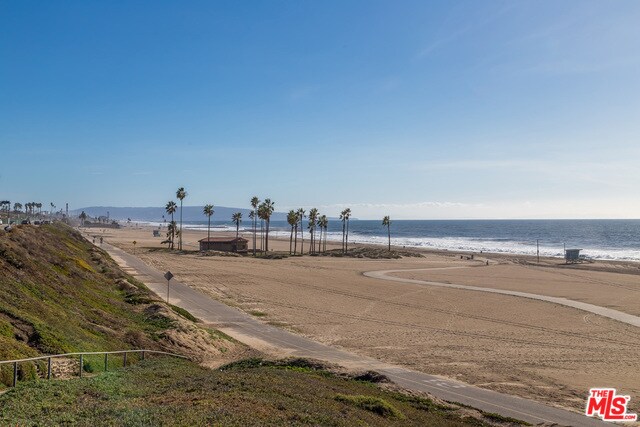 Nearby beaches - 7742 Redlands St