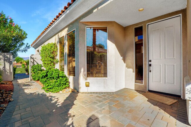 Building Photo - 496 Desert Holly Dr