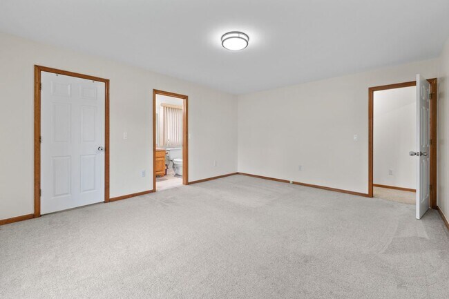 Building Photo - 53638 Springhill Meadows Dr